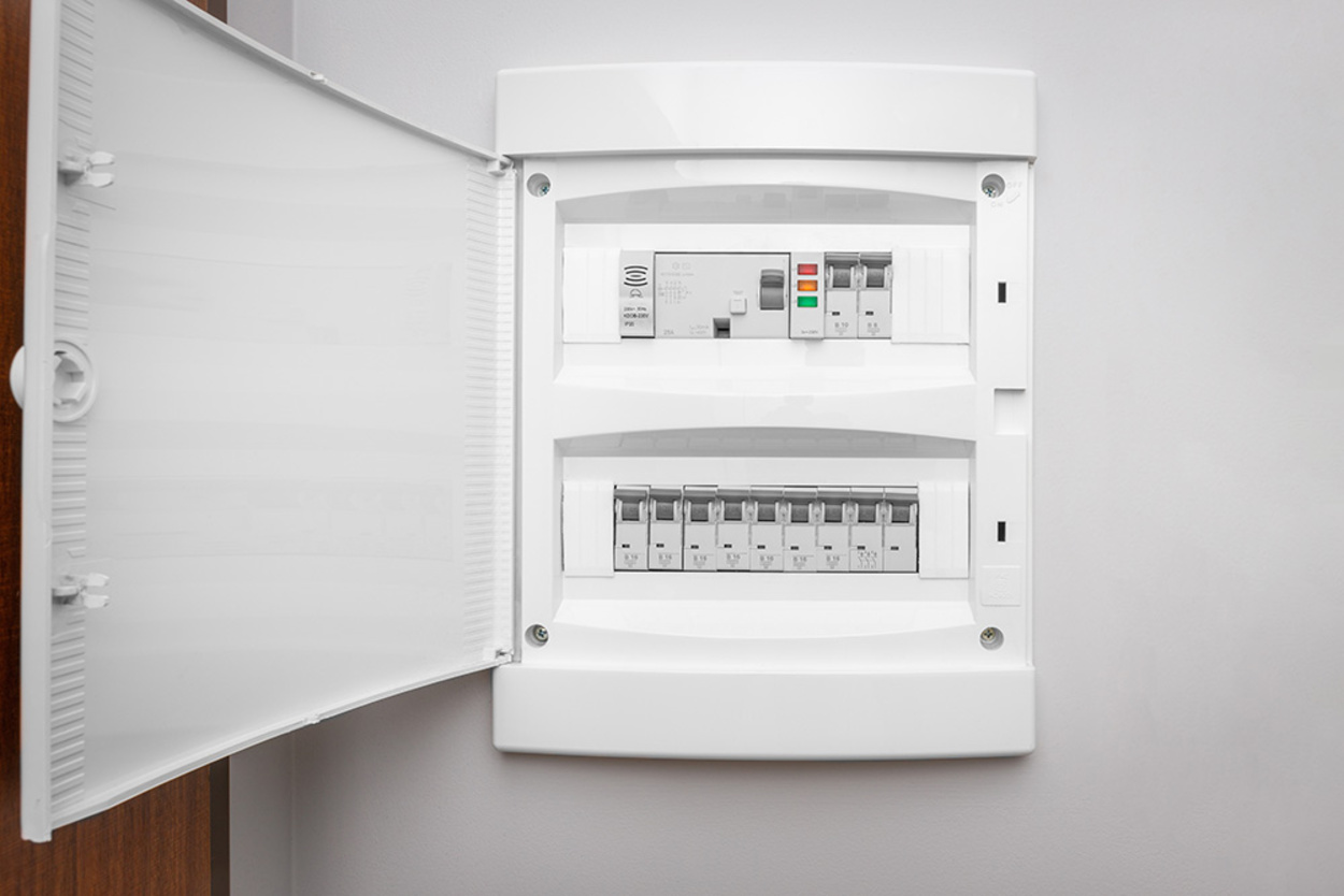 Über­spannungs­schutz bei Elektro Mayer in Flintsbach